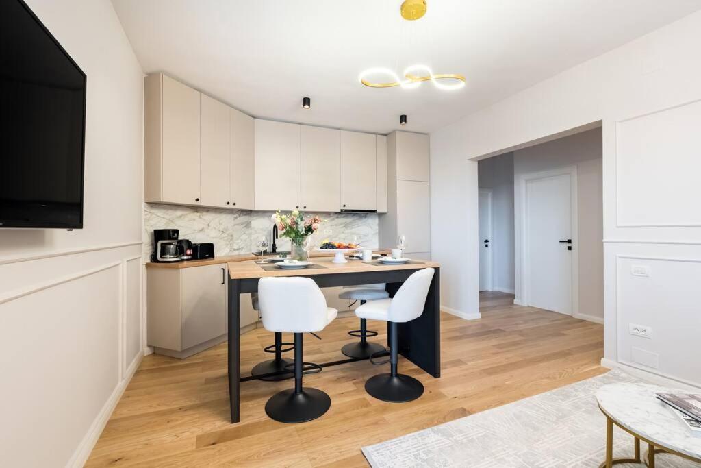 Stunning Views 3Br Sunny Flat - Amazing Terrace Apartment Bukares Bagian luar foto