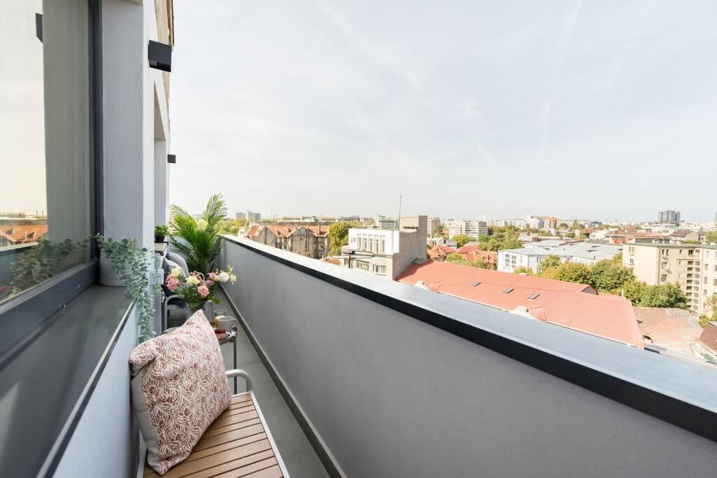 Stunning Views 3Br Sunny Flat - Amazing Terrace Apartment Bukares Bagian luar foto